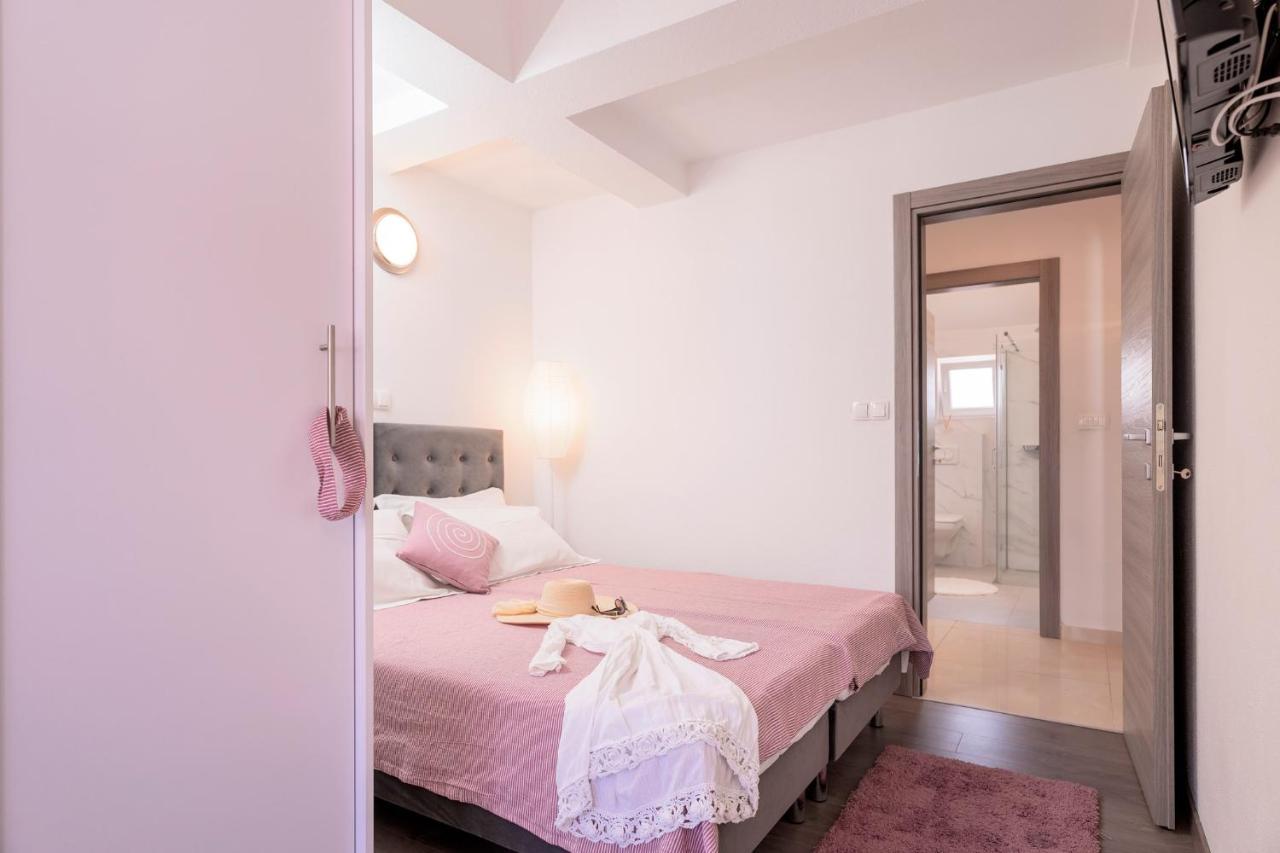 Guest House Marinna 브로보스카 외부 사진