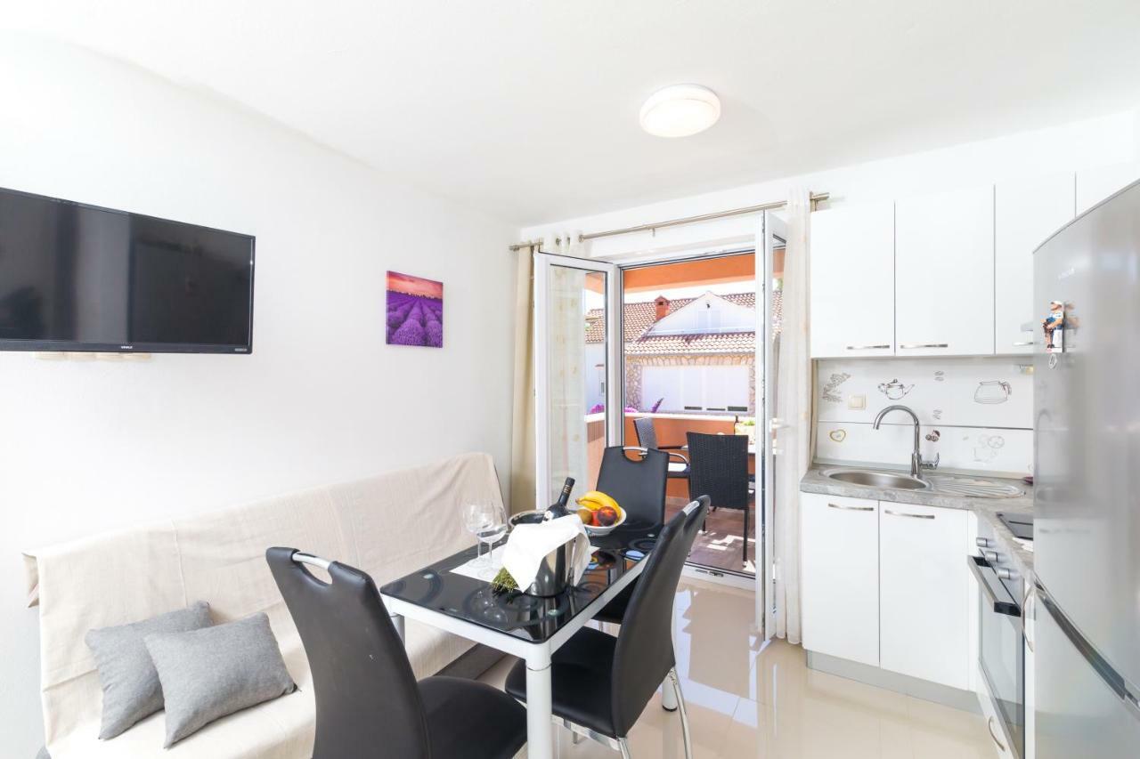 Guest House Marinna 브로보스카 외부 사진